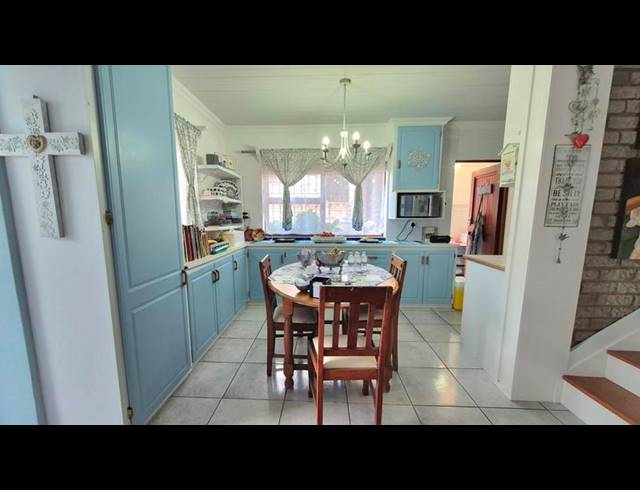 4 BEDROOM HOUSE FOR SALE IN HARTENBOS HEUWELS